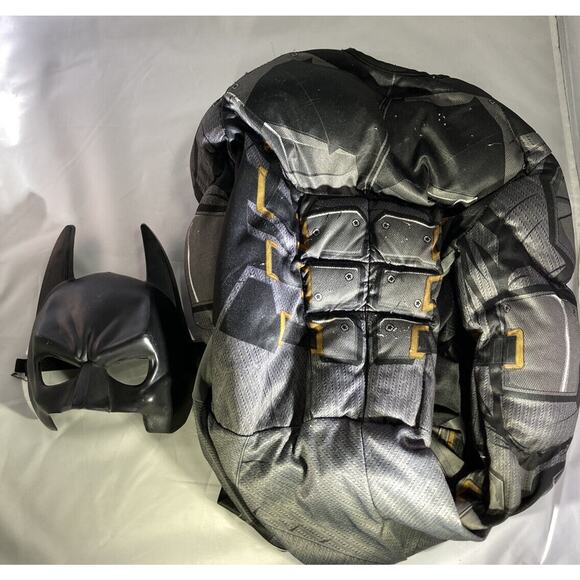 RUBIES DC JUSTICE BATMAN MUSCLE CHEST CHILD COSTUME SIZE M W/MASK & CAPE - Picture 1 of 9